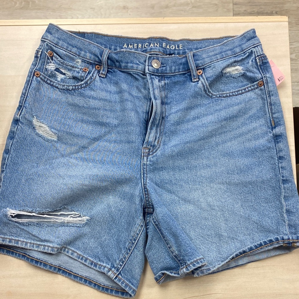 American Eagle Outfitters Light Blue Distressed Jean Shorts sz 10